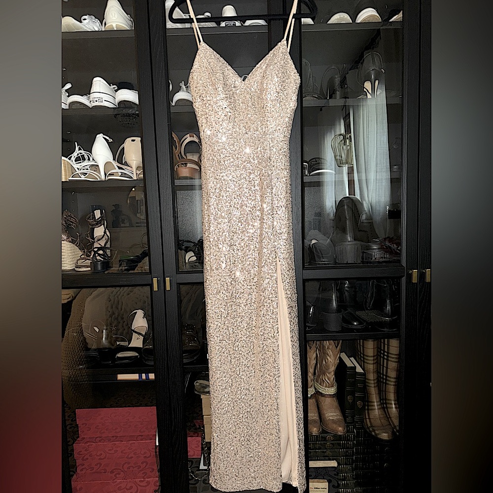 GORGEOUS SEQUIN DRESS